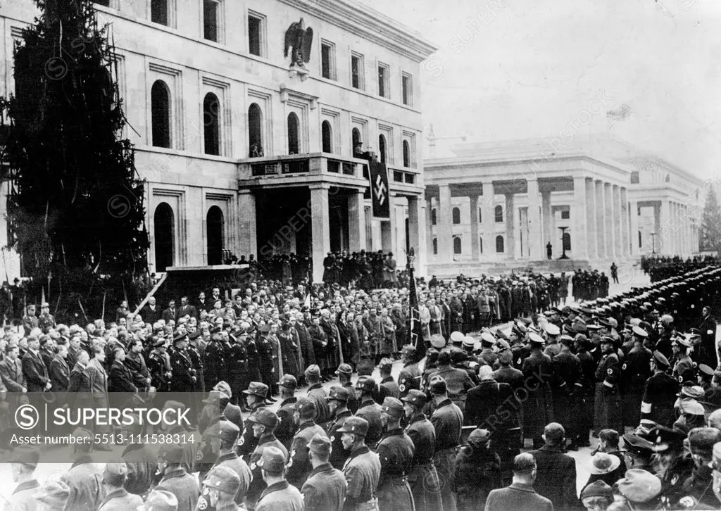 Topping the Nazi large buildings in the capital of the movement 3 November 1935th. Reich Treasurer black just from the balcony of the new cab of the speech. January 6, 1936. (Photo by Atlantic Photo).