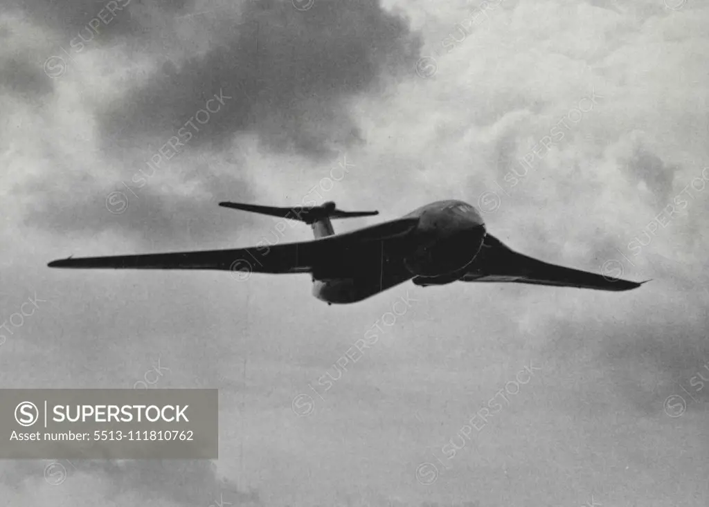 1955 Farnborough Air Show Opens The "Victor B. I. (Handley Page Ltd.) in flight at Farnborough today. (Four jet crescent wing bomber). The Society of British Aircraft Constructor's 16th annual Flying Display and Exhibition, opened today at Farnborough Aerodrome (Hants) This exhibition, a vast "shop window to the world, shows all the latest developments in the United Kingdom's aircraft industry. September 05, 1955. (Photo by Fox Photos).