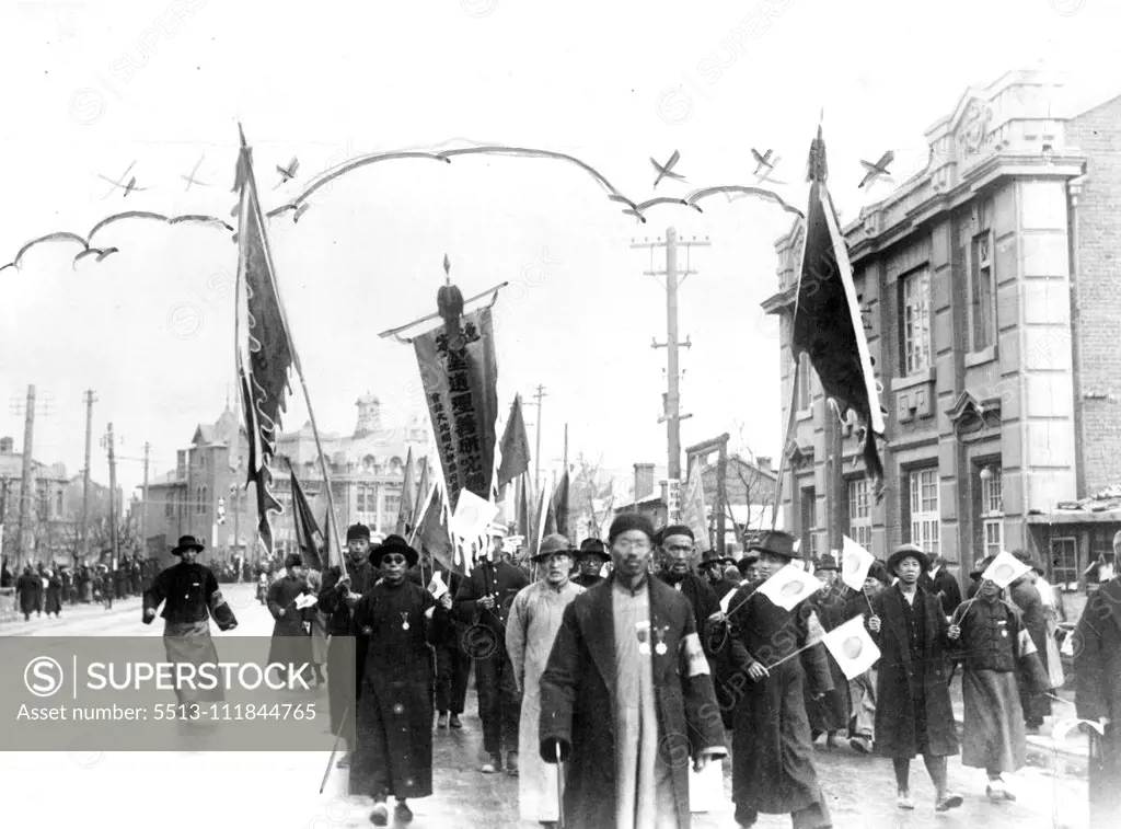 Anti-League of Nations parade staged in Mukden recently. Residents of the Manchurian capital are seen carrying Japanese banners and flags. January 14, 1932.;Anti-League of Nations parade staged in Mukden recently. Residents of the Manchurian capital are seen carrying Japanese banners and flags.