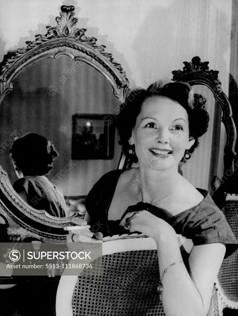 Elizabeth Allan, British Television Star and Film Actress. Photographed at her home in London. August 09, 1954. (Photo by Tom Blau, Camera Press).;Elizabeth Allan, British Television Star and Film Actress. Photographed at her home in London.