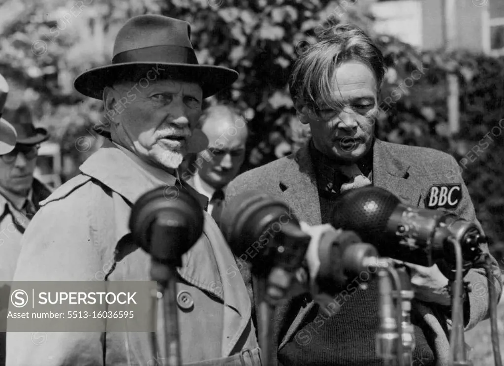 General Smuts In London -- A close-up of General Smuts speaking into the microphone upon arrival at Northolt Airport today. Other man in picture is a B.B.C. commentator. General Jan Smuts, the famous South African leader, arrived in London by air this morning. He is to receive an honorary degree at Cambridge University. June 7, 1948. (Photo by Fox).