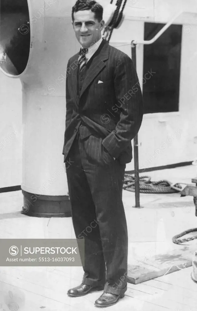 Austin Robertson, well-known Australian sprinter, arriving at Los Angles aboard the Monterey. He will race professionally in the United States. July 24, 1933. (Photo by The Associated Press).