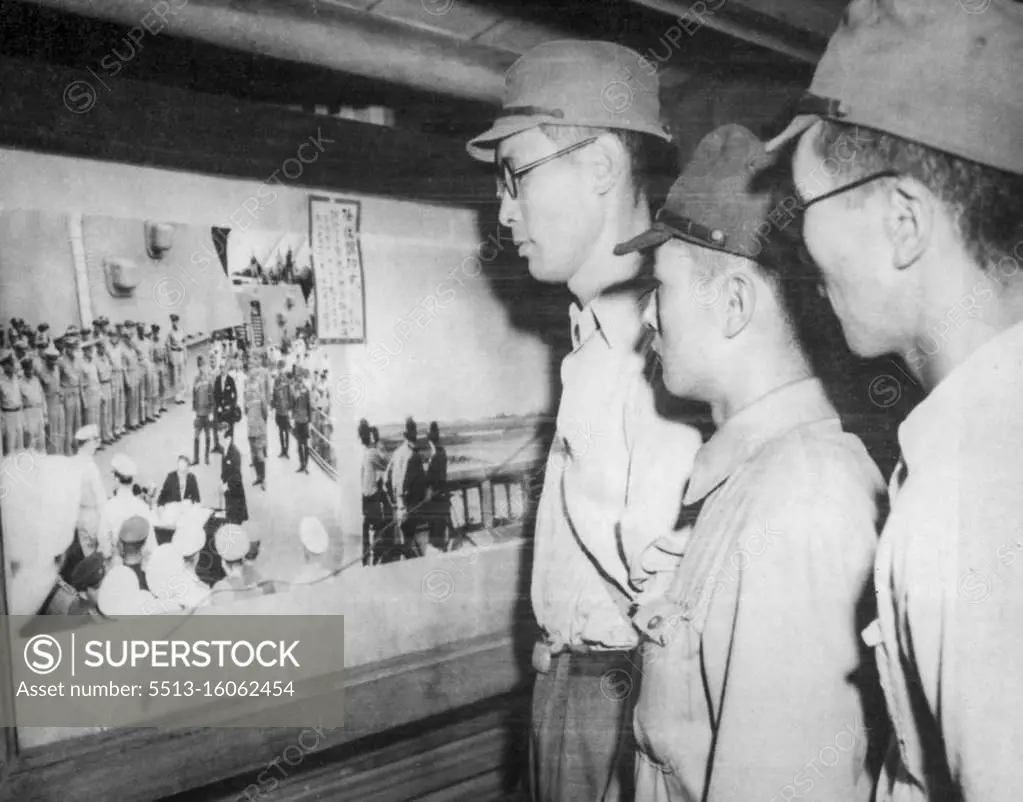 Japs View Their 'Defent' - These Japs Know why they have been mustered out of The Army as they view the picture, which shows their leaders signing surrender papers aboard The USS Missouri in Tokyo Bay. Made by a Jap ***** photographer, The surrender photo was exhibit outside the Mainichi ***** in Tokyo. September 30, 1945. (Photo by Associated Press Photo). 