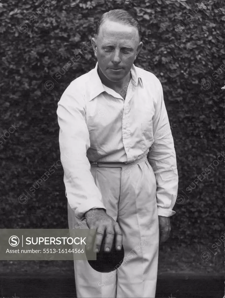 Underneath grip with relaxed fingers across running surface of bowl. November 07, 1952.