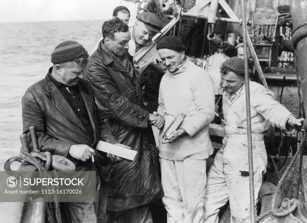 "Niagara" - Also Salvage Scenes - Merchant Shipping. March 01, 1955. On 19 June 1940 she was under the command of Captain William Martin and had just left Auckland when, off Bream Head, Whangarei at 3.40 am, she struck a mine laid by the German auxiliary cruiser Orion and sank in 121 metres (70 fathoms) of water at 5.32 am. The mines were part of an extensive field of moored contact-type mines laid by the Orion on the night of 1314 June, and a further three mines were disposed of by minesweepers in the area. A secret and large consignment of gold from the Bank of England was in Niagara's strong room and went down with the ship. There were 295 boxes, each containing two ingots of gold (590 ingots total), valued at £2,500,000.[4 The gold was payment from the United Kingdom to the United States, which had not yet entered the war, for munitions supplies.The Claymore recovered 555 gold bars 