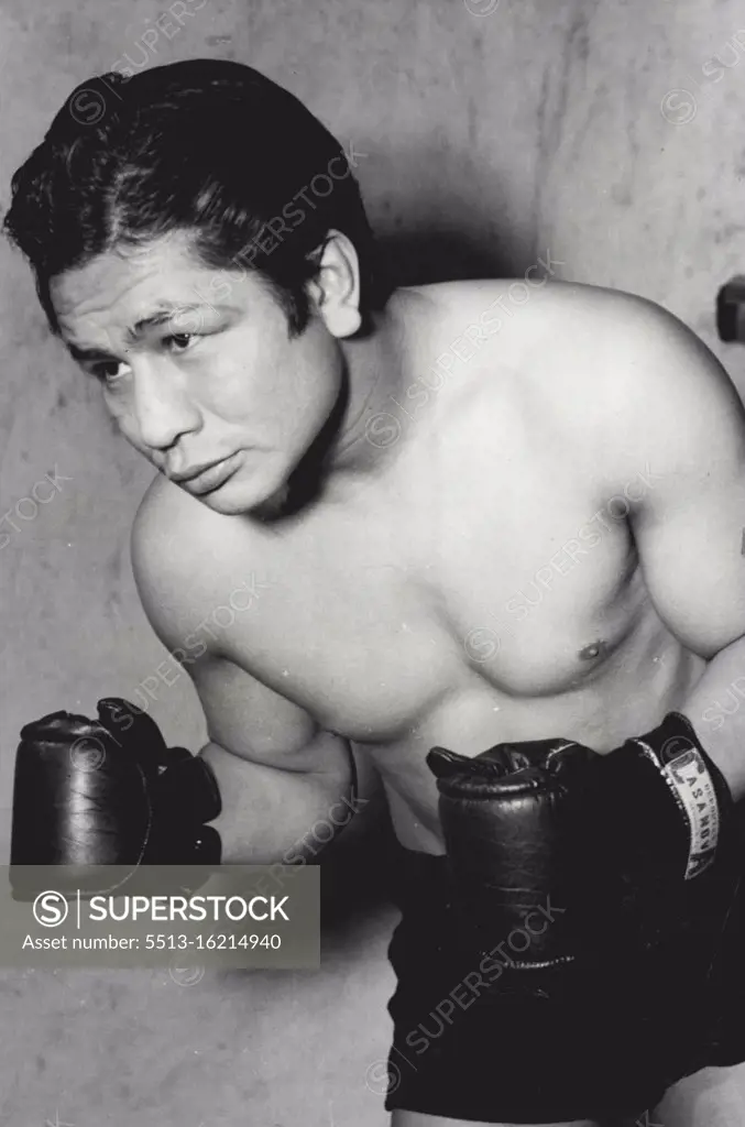 Mexican bantam weight boxer Luis Castillo, who arrived in Sydney this week. He is to oppose Australian champion, Jim Carruthers. October 27, 1951.