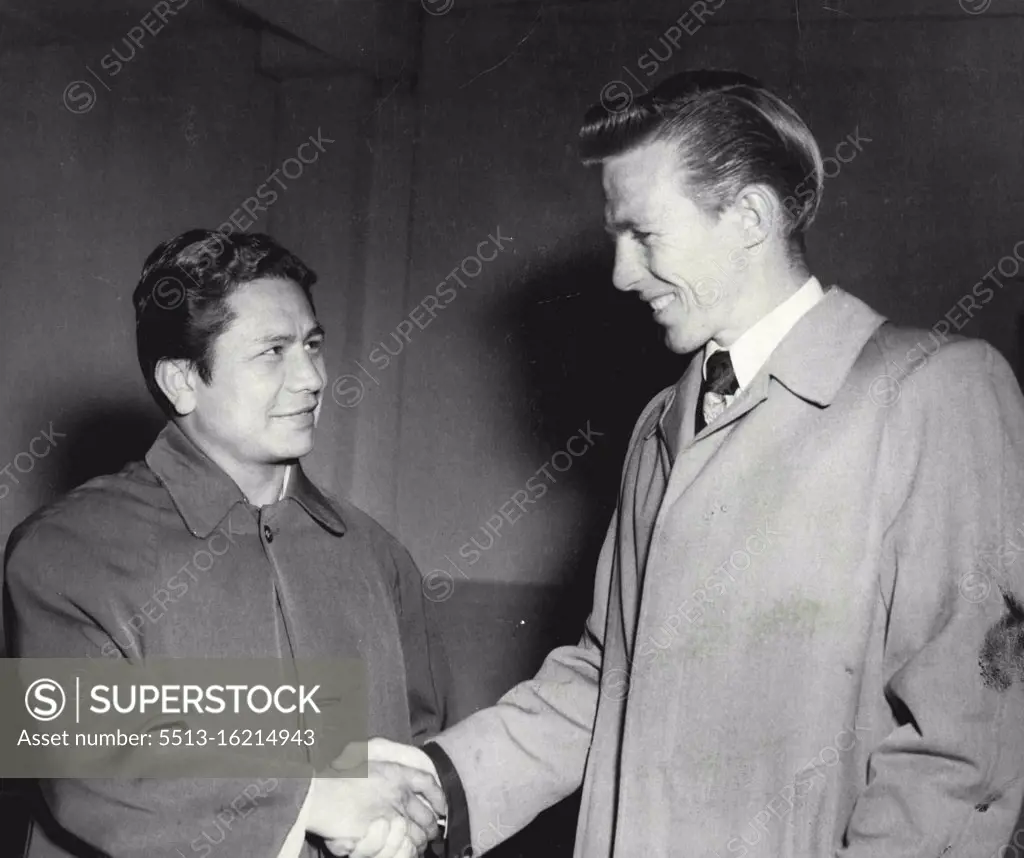 Mexican boxer Luis Castillo, who stands only 4ft 11in, looks up to meet his first Australian opponent, bantam weight champion Jimmy Carruthers (5ft 7in) at Mascot aerodrome last night. October 24, 1951.