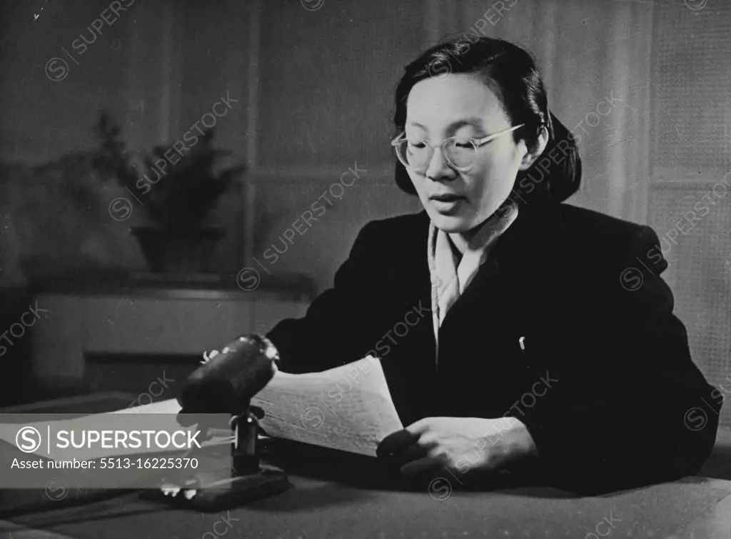 Life in China: The Work of Radio Peking. -- Announcer Chang Ching-nien broadcasts in English. Radio Peking broadcasts programmes in many foreign languages including English, Japanese, Korean, Vietnamese, Burmese, Siamese, Russian and Indonesian. July 14, 1955. (Photo by Camera Press)