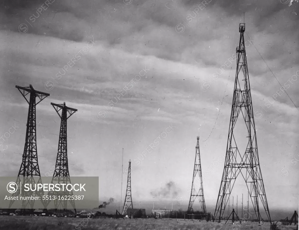 Two Way Radio - Radio (See Also: Walkie Talkies). August 20, 1942. (Photo by Radio-Press-Service).