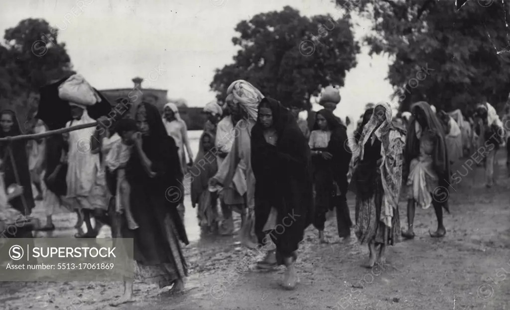 ***** Punjab Refugees: Sikh-Hindu Refugees Trek From Lahore into India -- A typical scene on the main road between Lahore, Pakistan and Ferozepur, India, as many thousands of Sikh-Hindu refugees with them their belongings. There was no rest for the weary during the long trek Eastwards August 27, and many of the refugees were killed during clashes Pakistan to 'safe' areas. Moslems also were travelling from many parts of India towards Lahore. September 7, 1947.