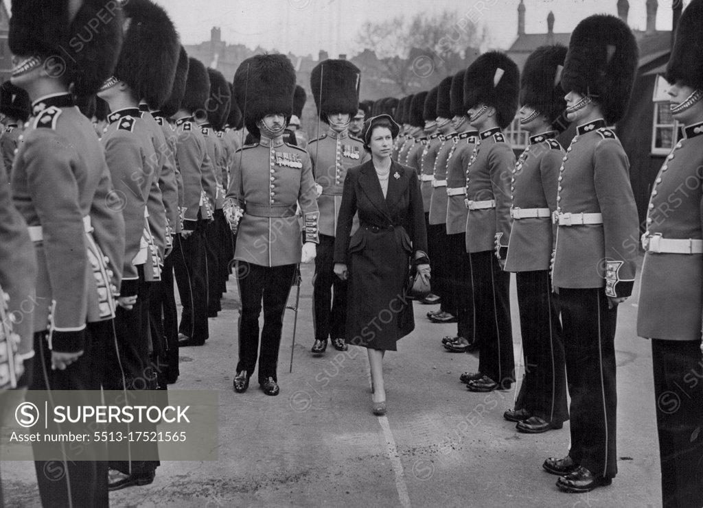 Princess Elizabeth Inspects Grenadier Guards - Princess Elizabeth ...