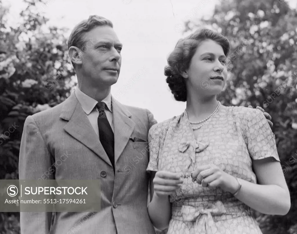 Royal Lodge Windsor July 8th 1946. King George VI. & Queen Elizabeth. June  16, 1953. (Photo by Camera Press Ltd.) - SuperStock