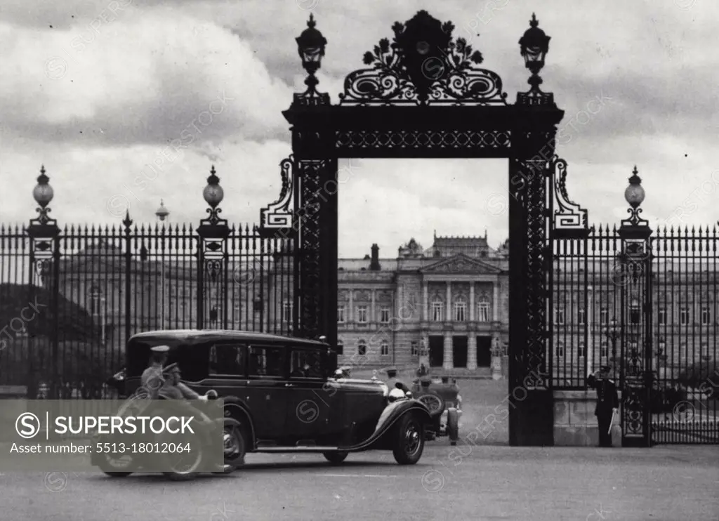 Manchukuo Emperor Arrives. . Manchukuo Emperor Kangte, in the Imperial car, is seen as arriving at the Imperial detached palace in Askasaka Ward, from Tokyo station. June 26, 1940. (Photo by The Domei News Photos Service).