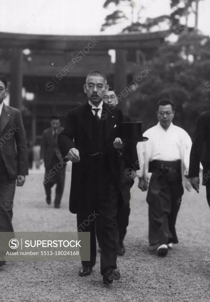 Matsuoka Pays Respect -- Foreign Minister Yosuke Matsuoka, who returned from his trip in Europe yesterday afternoon, was taken at the Meiji Shrine, as paid his respect and reported his return to the spirit of the grand Emperor of Meiji. April 22, 1941. (Photo by The Domei News Photos Service).