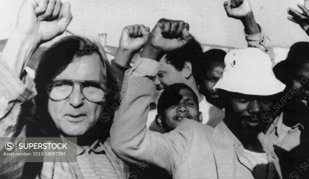 Willi Hoss, left, a member of West Germany's Greens Party and one of their represents at the Bundestag, raises his first in solidarity with striking workers outside Mercedes Benz' plant in East London, South Africa Thursday Hoss is visiting the workers who were dismissed yesterday after a five-week strike. September 10, 1945. (Photo by AP Laserphoto)