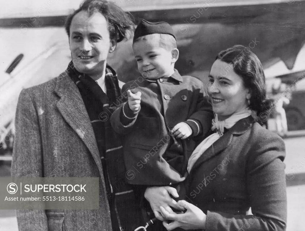 Kubelik with his family wife & son Martin, saying farewell to him before he left for USA & UK. August 18, 1949. (Photo by Gordon Herbert Short/Fairfax Media).