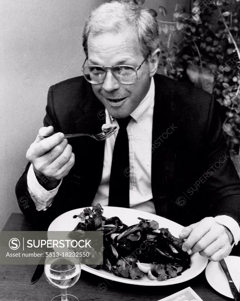 Gourmet and food writer Leo Schofield at the Bayswater Brasserie Restaurant on the eve of the launch of his latest Book 'Good Food Guide'. September 17, 1984. (Photo by Jacqueline Haynes-Smart/Fairfax Media).