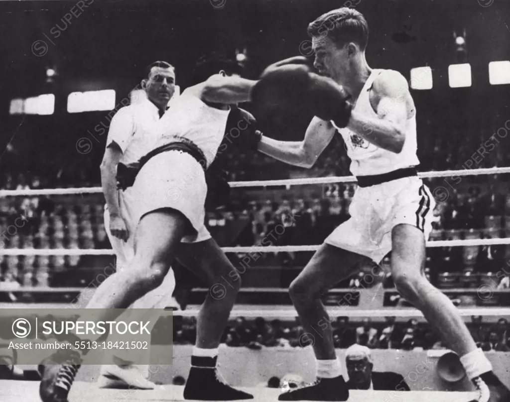 Olympic Games Boxing : Bout Number 90 Bantamweight Arnoldo Pares (Argentina) left Versus J.W. Carruthers (Australia) the Australian won on Points. August 10, 1948.