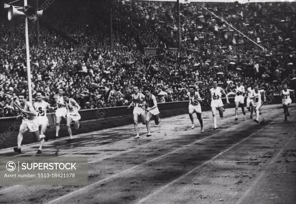 Olympic Games : The 400 metres relay, Heat 2. R to Left : England, Australia, Hungary, Belgium, Uruguay and Bermuda. 1st England, 2nd. Hungary and 3rd. Australia. August 06, 1948. (Photo by Reuterphoto).