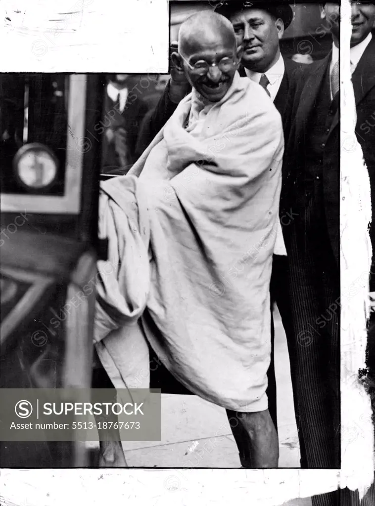 That Smile of Freedom! Gandhi leaving after his interview with Sir Samuel Hoare. October 23, 1930. (Photo by Daily Mirror).