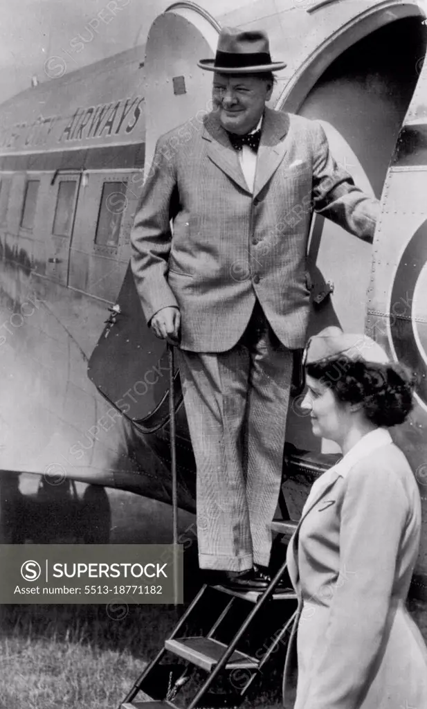 Winston Churchill, without a cigar in sight turns around to beam at friends as he boards chartered plane at the Biggin Hill, England, airfield, Monday, for flight to Italy. The wartime Prime Minister is on a private visit to that country. July 27, 1949. (Photo by AP Wirephoto).