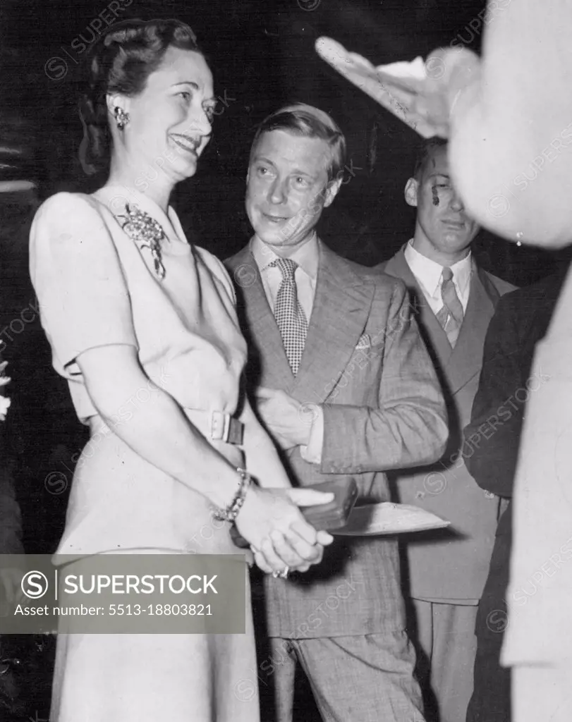 The Windsors Answer QuestionsThe Duke And Duchess of Windsor Pictured as they were interviewed by members of the press here Aug. 18. Yesterday the couple Began there new Duties, with the Duke starting his work as Governor and the Duchess looking over the Government House which is to be Redecorated. August 20, 1940. (Photo by Wide World Photos)