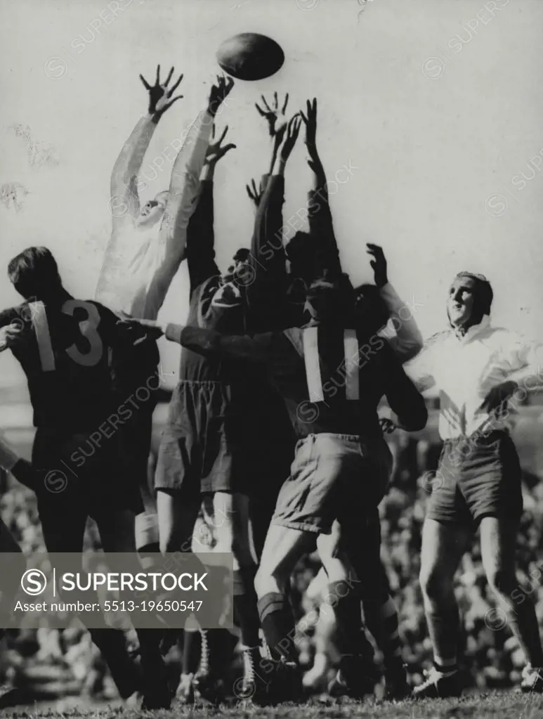 Struggle for possession in a line-out between Duntroon players (dark jerseys) and GPS rivals during the main early match at the SCG today. August 09, 1952.