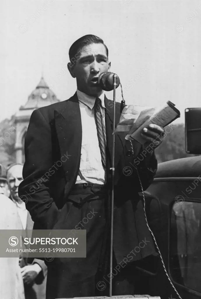 London Dock Strike -- Sam Mott, Chairman of yesterday's mass meeting of five thousand dockers addressing the men in Victoria Park, Bethnal Green. London.July 12, 1949. (Photo by Daily Mirror).