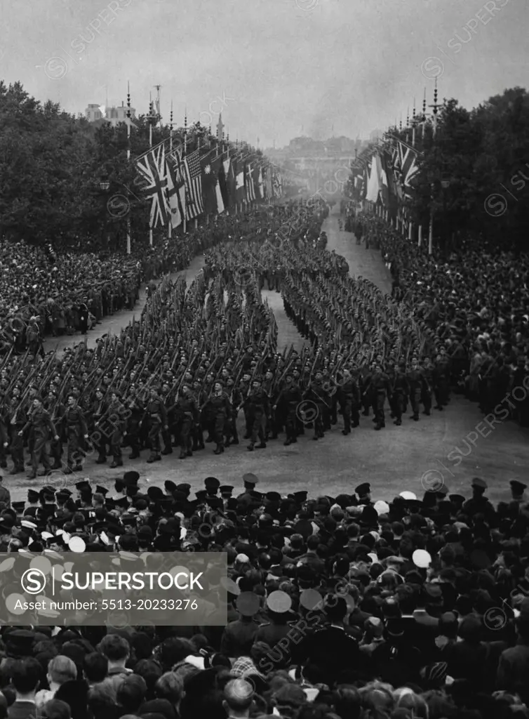 Victory Day: "R.E.'s" In The Mall -- An impressive view of Royal Engineers sweeping along the Mall, London, outside Buckingham Palace, Today, June 8, During the Historic Victory Day Parade.More than 21,000 men and women took part in the giant Victory-Day March through London, today June 8. The huge parade, which covered more than 20 miles, included British and Allied Forces, as well as Civilian workers. June 08, 1946. (Photo by Associated Press Photo).