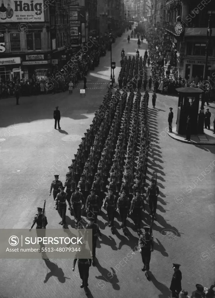 Guards in Army Day March -- A detachment of Welsh Guards marches down fleet street, London during an army day parade today may 5. More than 2,000 troops marched through the city in the biggest military parade since Ve Day. It was mostly a Khaki Parade, but kilts, Bagpipes and Brightly polished brasses brought touches of colour to the ceremony. Most of the soldiers taking part were young men of between 21 and 23, called up since the war. The Lord Mayor London, Sir George Aylwen took the salute of the parade as it passed St. Paul's Cathedral. May 05, 1949. (Photo by Associated Press Photo).