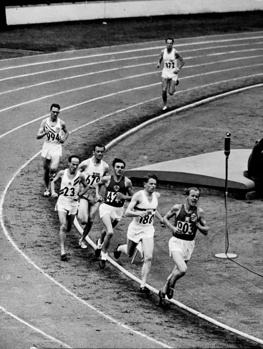 Olympic Games -- E. Zatopek, the phenomenal Czech runner, leading round the Olympic track at Helsinki during his 5,000-metre heat. July 23, 1952. (Photo by Paul Popper Ltd.).