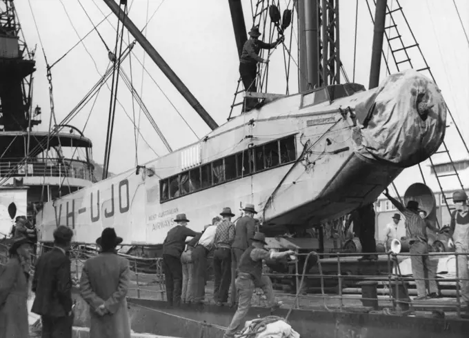 The body of a three-engined Hercules plane being swung a board the Mangola at Pyrmont to-day. The plane, which flew on Western Australian routes, is being taken to fly on services in New Guinea. August 11, 1937.