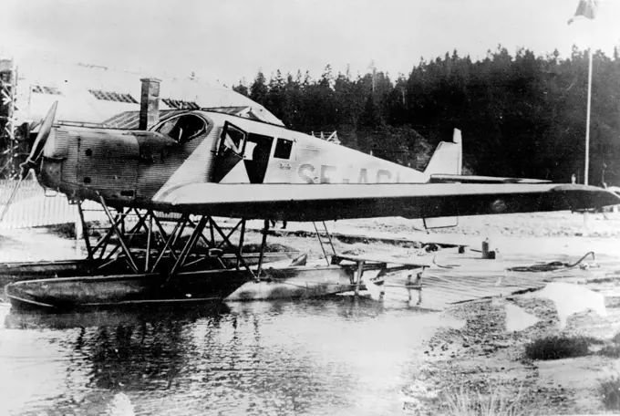 Andree Expedition Discovery: The plane which is bringing photographs from Tromso to England. October 15, 1930. (Photo by The Times).