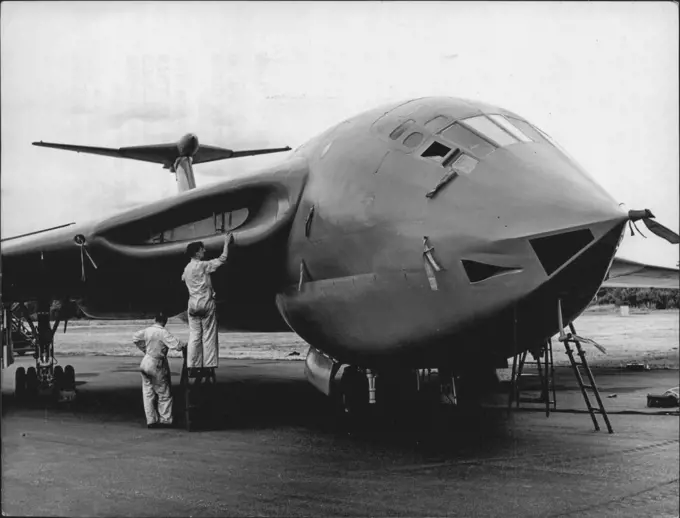 Farnborough - 1955 Here is the Victor, one of the new V-bombers...... The Farnborough air show opens today. Organised by the society of the British aircraft constructors in includes several planes still on the secret list and overall shows the world what Britain can do in the air. September 05, 1955. (Photo by Paul Popper Ltd.).