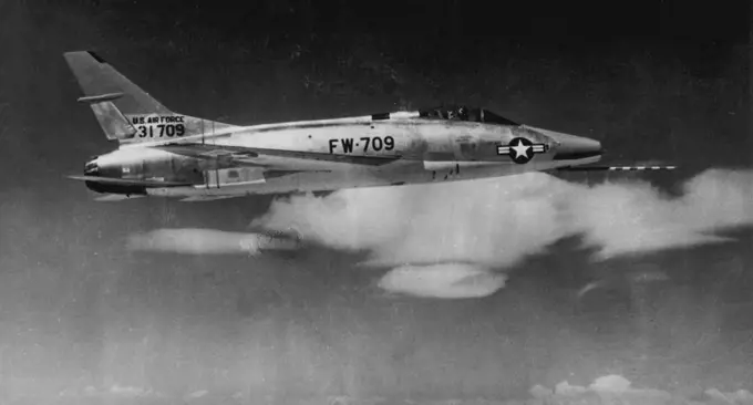 Record Breaker -- Pictured as it started a run over a measure 18-kilometer course over the California desert Aug. 20, 1955, a North American F-100C Super Sabre jet plane piloted by Air Force Col. Horace A. Hanes levels off for the flight which set a new world's mark of 822.135 m.p.h. Photos, made during the record breaking flight were released today at the same time the new mark was announced during the National Aircraft Show at Philadelphia where Colonel Hanes was scheduled to make a taken flig