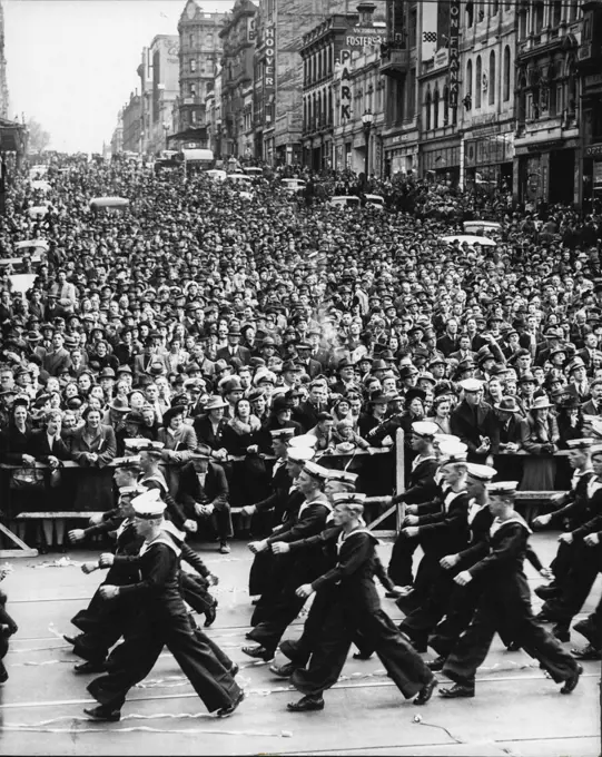 Sailors marching from Bourke St into Elizabeth St. portion of large crowd on Bourke St hall. This crowd lock ended right up to Queen St. October 21, 1941.