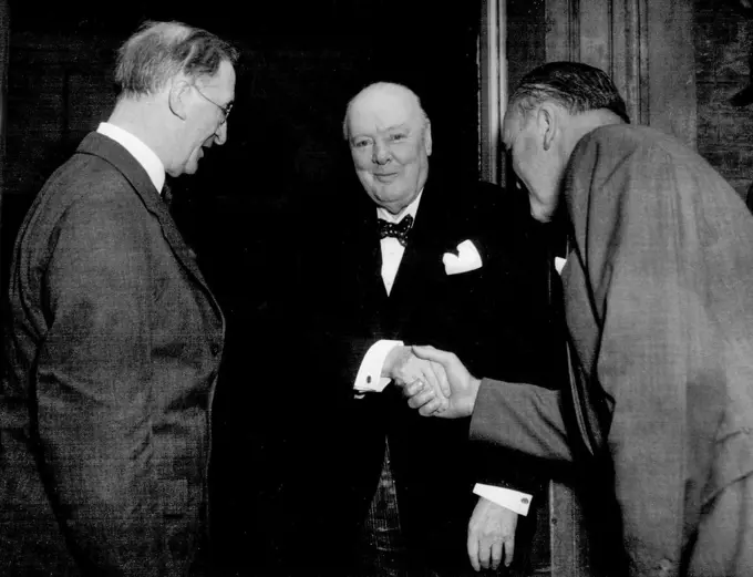 De Valera Lunches With Sir Winston Irish Prime Minister Eamon de Valera lunched with British Prime Minister, Sir Winston Churchill at number ten Downing street today September 16th. Sir Winston Churchill (centre), greets Eamon de Valera (left), and Frank Aiken the Irish Foreign Minister (right), as they arrived at number ten downing street for lunch today September. November 01, 1953. (Photo by Associated Press Photo).;De Valera Lunches With Sir Winston Irish Prime Minister Eamon de Valera lunch