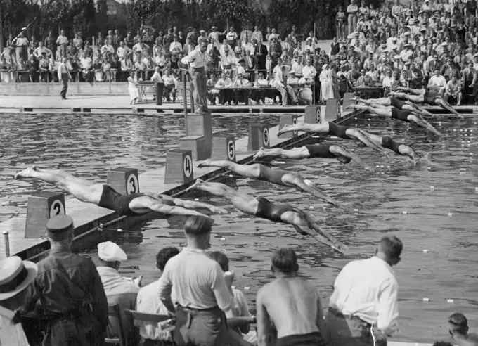 Record-achievements at the German swimming-championship competitions at halberstadt. A beautiful moment at the men's start for the 100 meters crawl in the Swimming-stadium at Halberstadt. September 07, 1936. (Photo by Orbis Photo).