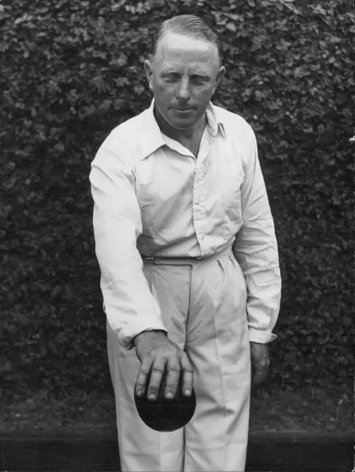 Underneath grip with relaxed fingers across running surface of bowl. November 07, 1952.