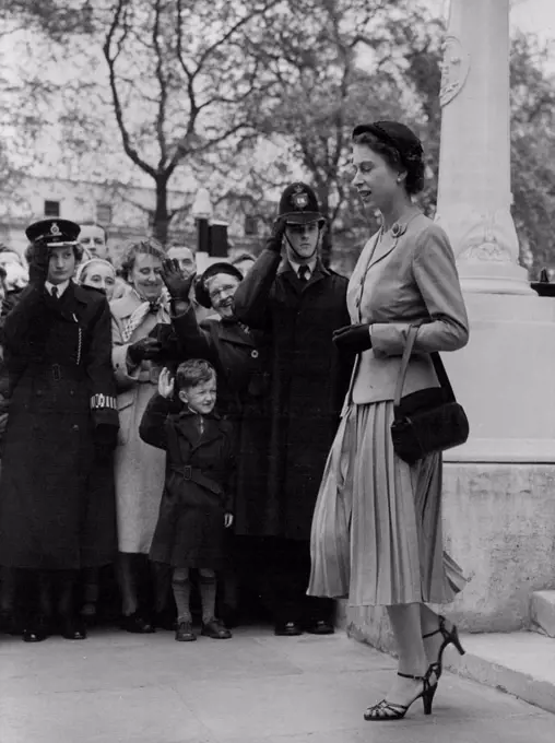 The Queen At Duchy Of Cornwall Meeting -- H.M. The Queen leaving the offices after the meeting today receives an admiring salute form the crowd and the police. H.M. The Queen, accompanied by the Duke of Edinburgh, presided at the meeting of the Princes' council of the Ducky of Cornwall at the offices of the Ducky at Buckingham gate, London, today. May 18, 1954. (Photo by Paul Popper Ltd.).