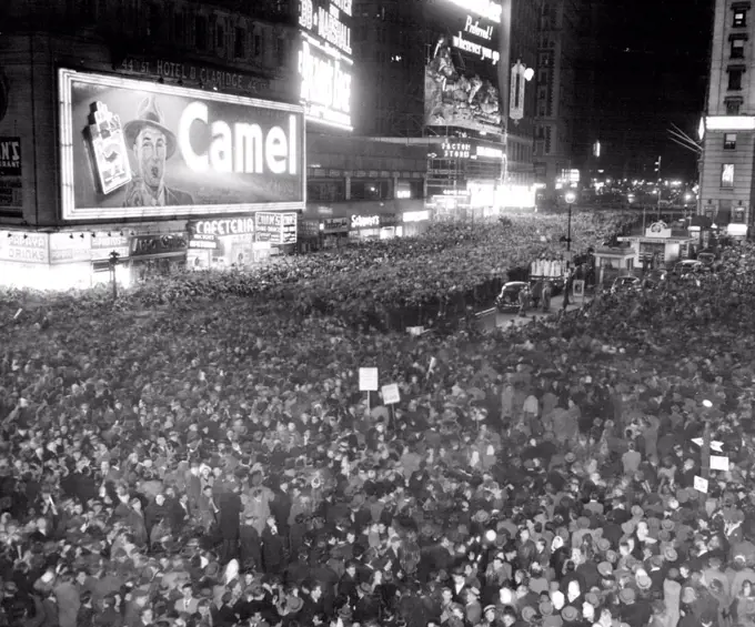 Happy New Year.A crowd estimated by New York police at 900,000 persons fills times Square, at midnight, Dec.31, to welcome in the New Year. Revelers pushed and Jostled each other moments before the "Bewitching Hour", cut at the stroke of midnight each turned to the other to bid him "Happy Returns of the Day." Photo made from A Balcony on the Hotel Aston on Broadway between 44th and 45 streets. January 1, 1947. (Photo by Associated Press Photo).