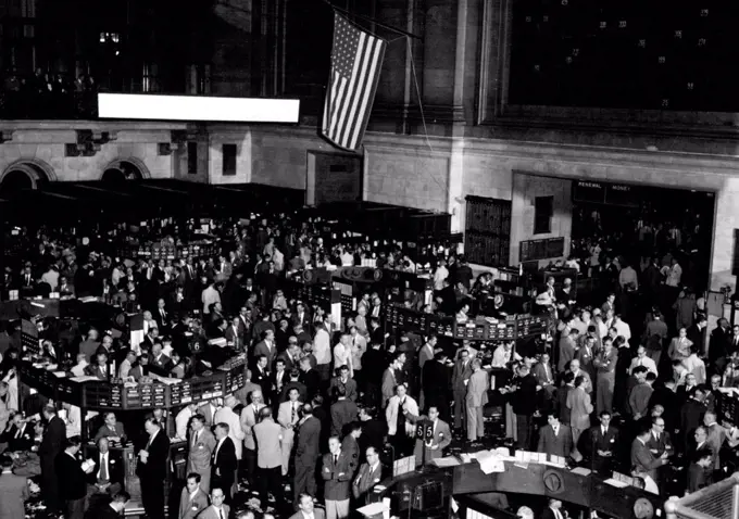 19 Hub of New Yorks financial world is the: (a) curb exchange, (b) brokerage, (c) bank, (d) stock exchange. August 21, 1952.