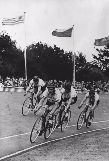 Olympic Games: Cycling at Herne Hill, London.The Australian team during the 4,000 metres team Pursuit event. August 07, 1948. (Photo by Sport & General Press Agency, Limited).