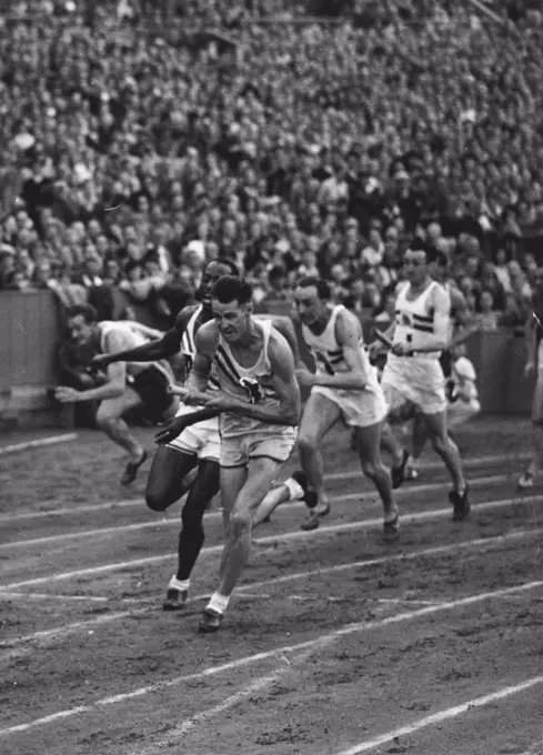 London XIVth Olympiad 1948. Athletics At Empire Stadium Wembley: H. Dillard (U.S.A.) handing over to M. E. Patton (U.S.A.) during the 400 metres relay Final. August 07, 1948. (Photo by Olympic Photo Association).