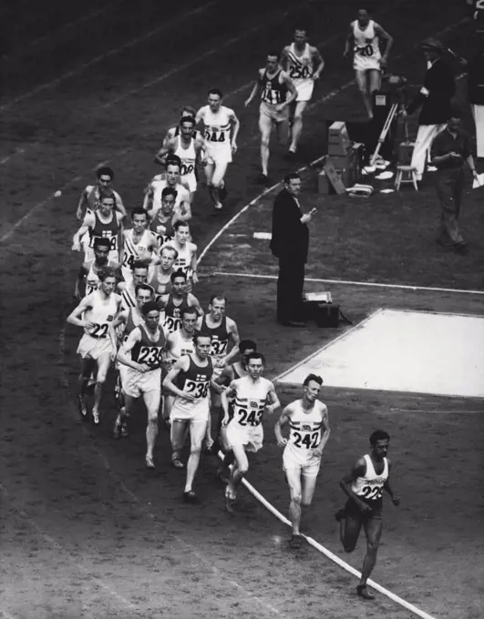 Olympic Games : Contestants in the 10,000 Metres rounding the bend at Wembley Stadium this afternoon (Friday). The event was won by E. Zatopek (CZech). Picture taken after 880 metres. July 30, 1948. (Photo by Reuterphoto).