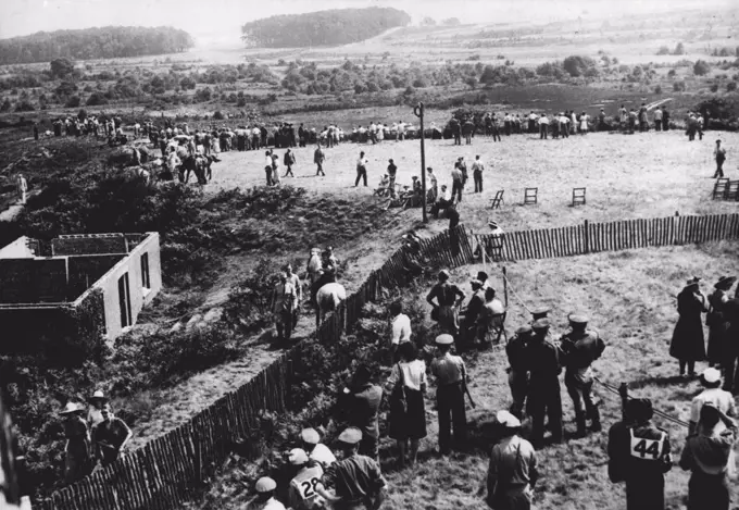 Olympic Games : A general view of the 5,000 meter P to P race - the first event in the Modern Pentathlon, on the Twiseldown Race Course at Aldershot, to-day (Friday). July 30, 1948. (Photo by Reuterphoto).