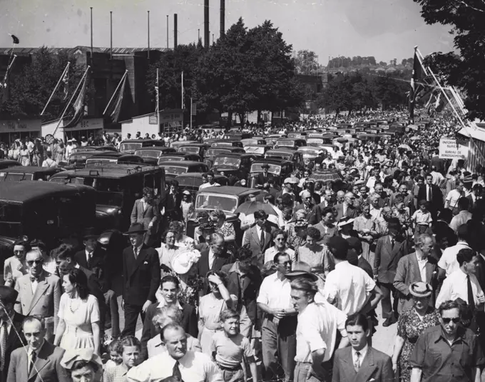 XIVth Olympiad Opened AT Wembley Stadium, Middlesex : Crowds surging down the Olympic Way to the Wembley Stadium, prior to the opening ceremony this afternoon. July 29, 1948. (Photo by Topical Press).