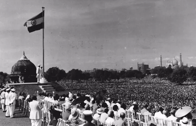 The Hon'ble Shri Jawaharlal Nehru, Prime Minister, addressing the mammoth gathering from the ramparts of the Red Fort Delhi on the eve of the Indian Independence Day, on August 15 - Earlier, he inspected the Guard of Honour presented by the contingent of Army, Navy and Air Force and Delhi Armed Police and unfurled the National Flag. Appearing along with him is the Hon'ble the Defence Minister, Sardar Baldev Singh. August 15, 1951.