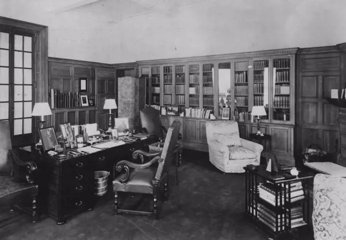 Royal Visit To Canada - Their Majesties the -king and Queen will stay at Government house, Ottawa, during their visit to Canada. Our photograph shows the sitting room which the King will use. June 6, 1939. 