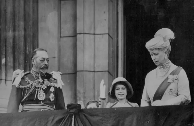 King And Queen On Buckingham Palace Balcony After Thanks Giving Service -The King and Queen on the balcony of Buckingham palace. With them Princess Elizabeth (waving to the crowd) and Princess Margaret Rose (head just appearing over balustrude), the daughters of the Duke and Duchess of York.After returning to Buckingham palace from the Jubilee thanks giving service in St. Paul cathedral, the King and Queen with other members of the royal family appeared on the cheers of the crowd. May 6, 1935. (Photo by Kosmos).